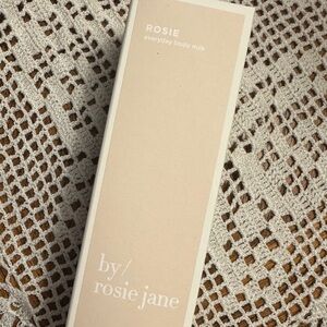 by rosie jane / rosie everyday body milk